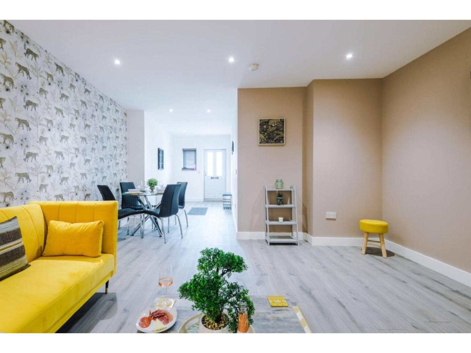 The Ecclesian Deluxe Apartments Near Trafford Centre Eccles Train Station Manchester Dış mekan fotoğraf