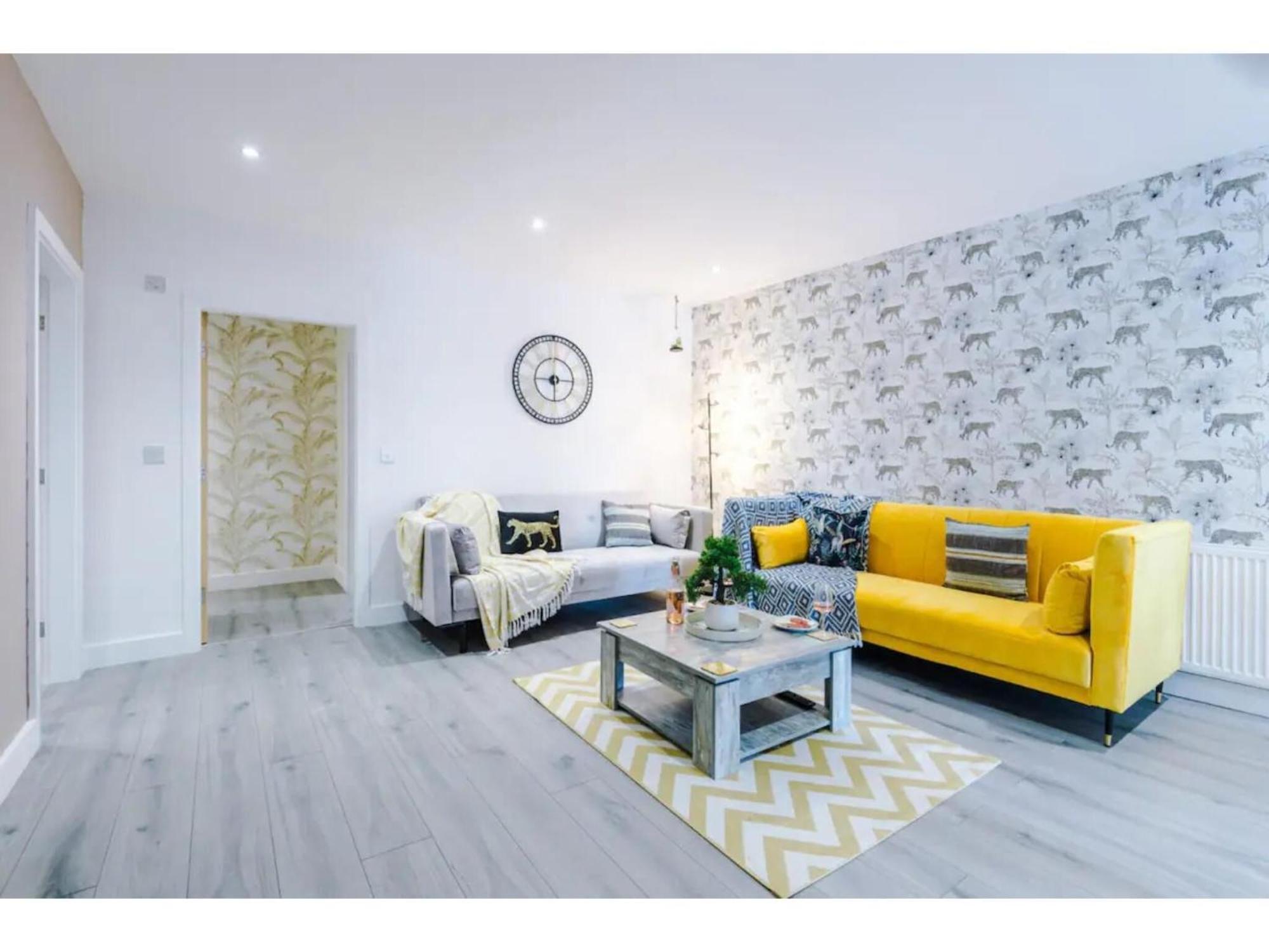 The Ecclesian Deluxe Apartments Near Trafford Centre Eccles Train Station Manchester Dış mekan fotoğraf