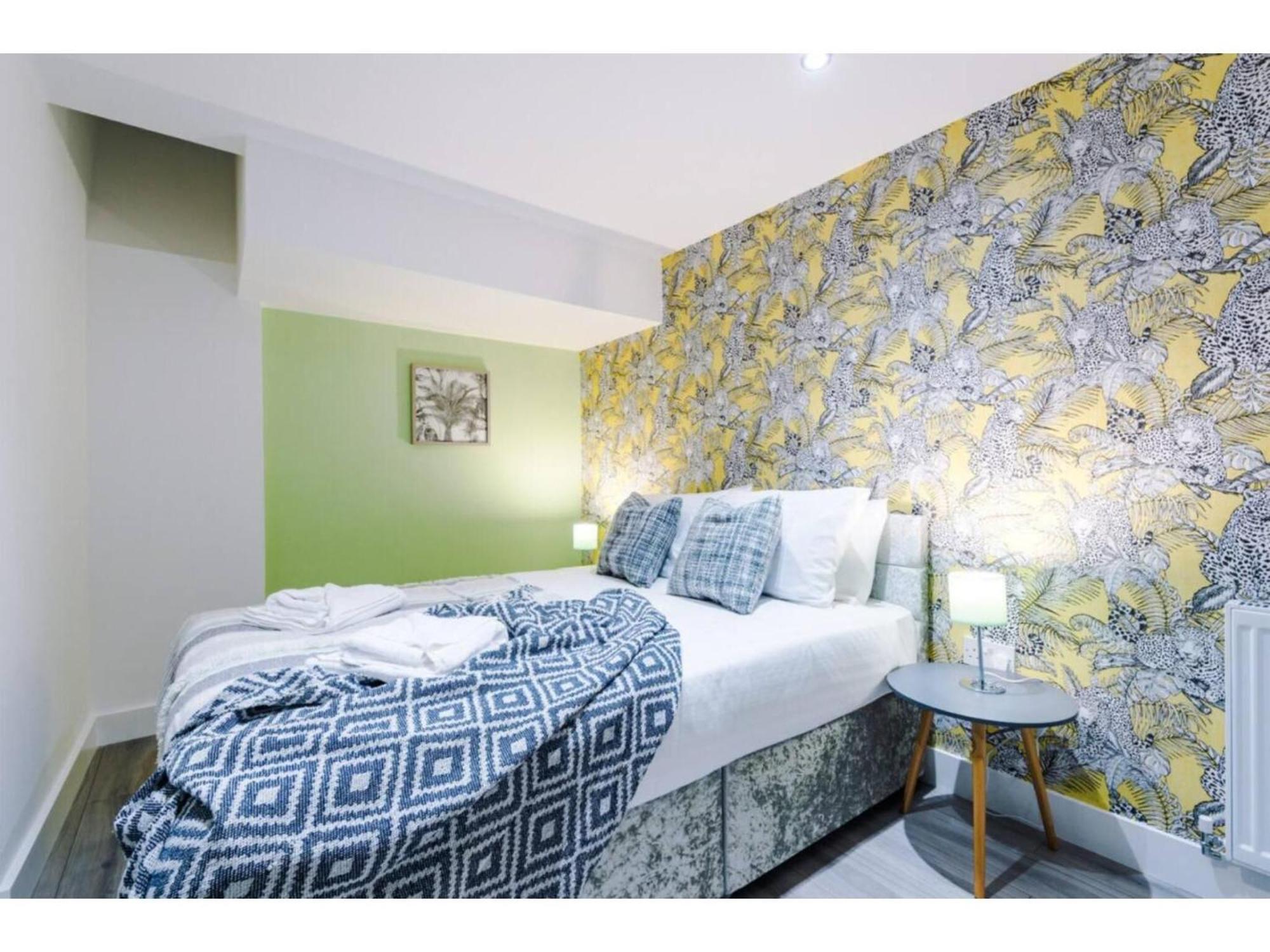 The Ecclesian Deluxe Apartments Near Trafford Centre Eccles Train Station Manchester Dış mekan fotoğraf