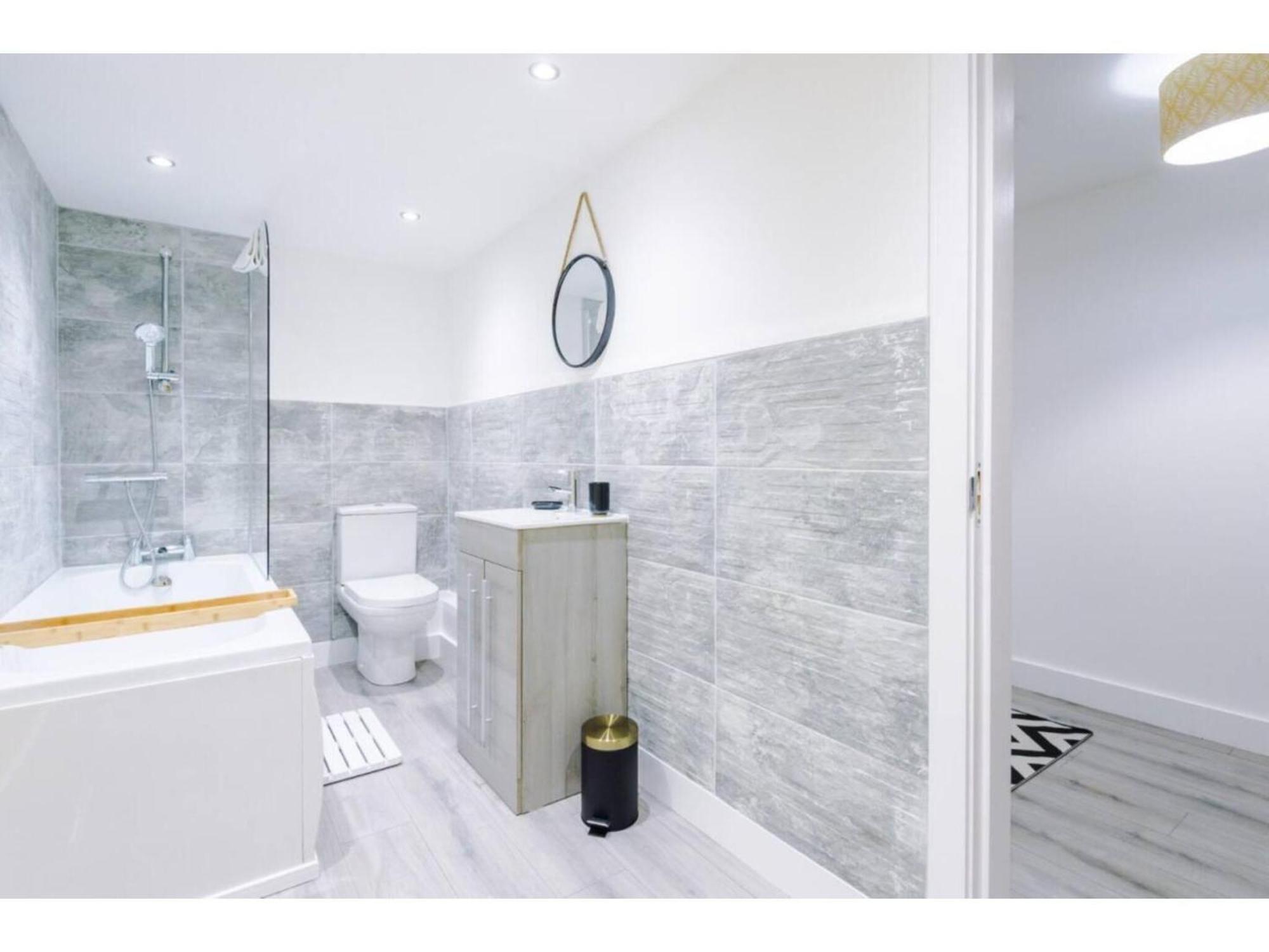 The Ecclesian Deluxe Apartments Near Trafford Centre Eccles Train Station Manchester Dış mekan fotoğraf