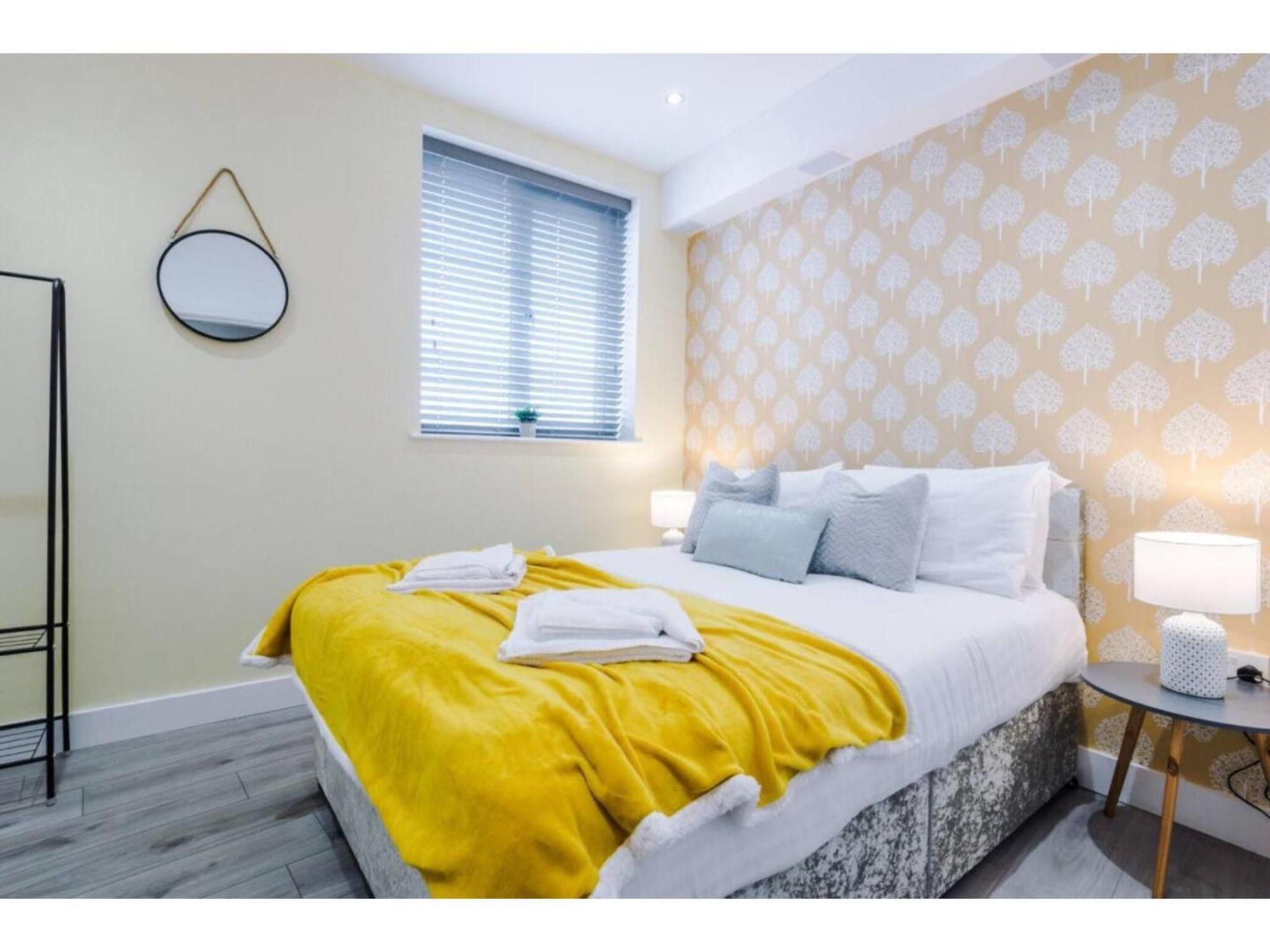 The Ecclesian Deluxe Apartments Near Trafford Centre Eccles Train Station Manchester Dış mekan fotoğraf
