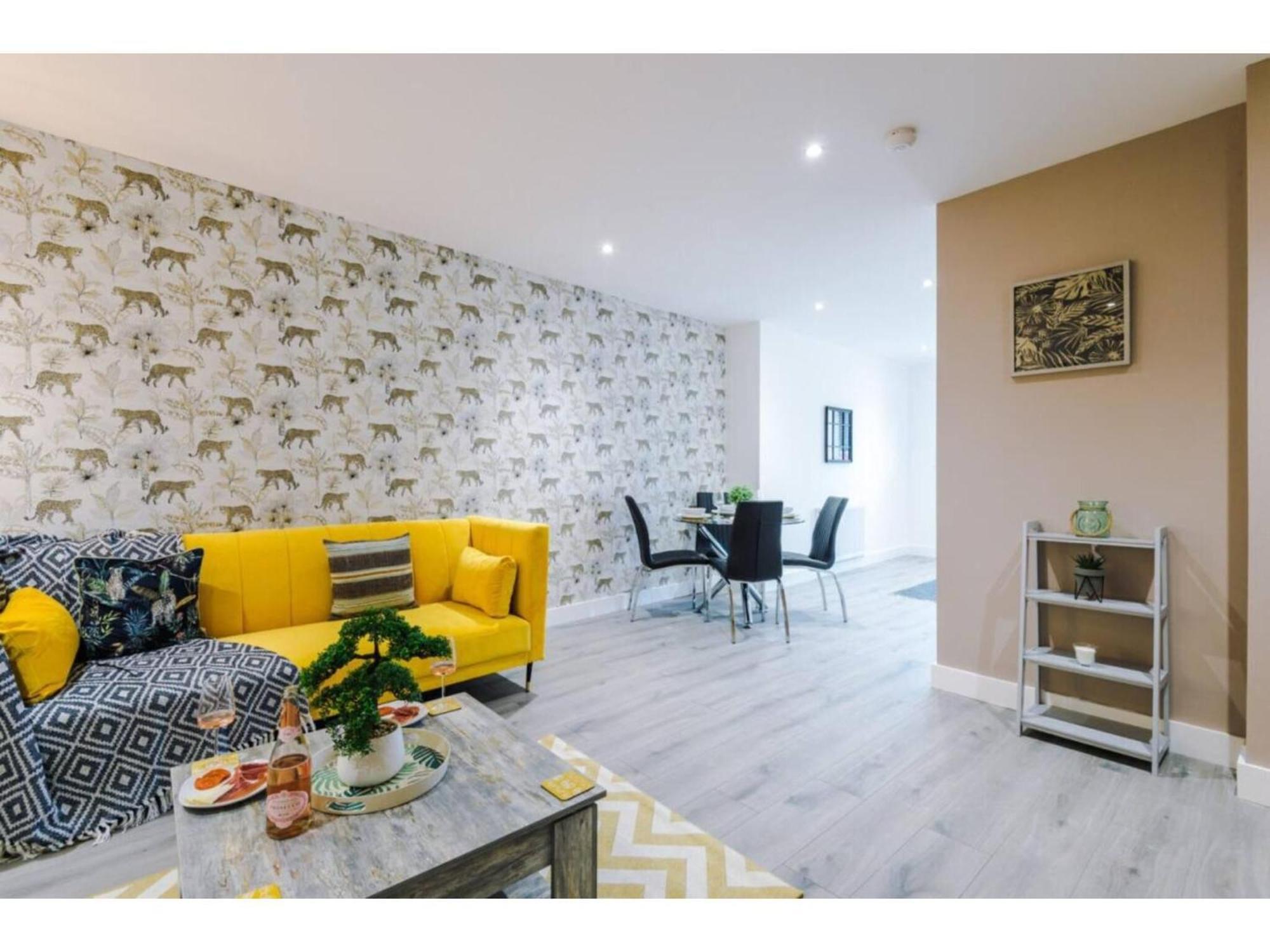 The Ecclesian Deluxe Apartments Near Trafford Centre Eccles Train Station Manchester Dış mekan fotoğraf